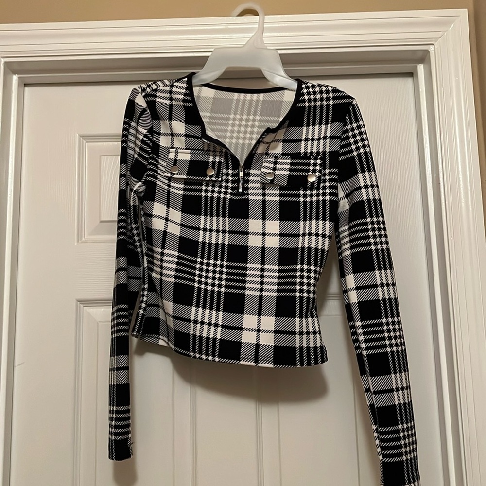 Long sleeve plaid- perfect for fall button zip up